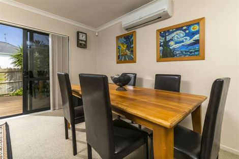 Photo of property in 7 San Vito Place, Henderson, Auckland, 0612