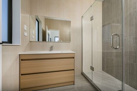 Photo of property in 39 Mcindoe Road, Kumeu, 0810