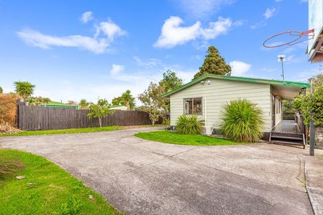 Photo of property in 91a/2 Beach Road, Te Atatu Peninsula, Auckland, 0610