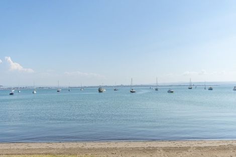 Photo of property in 2/8 Victoria Road, Mount Maunganui, 3116