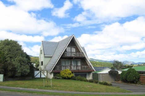 Photo of property in 4 Mount Marua Way, Timberlea, Upper Hutt, 5018