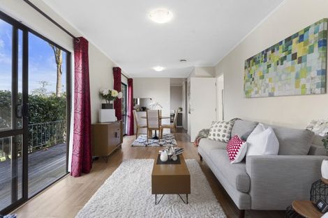 Photo of property in 16 St Catherine Crescent, West Harbour, Auckland, 0618