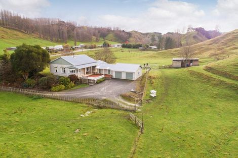 Photo of property in 56 Ongo Road, Hunterville, 4730
