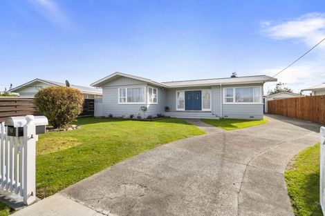 Photo of property in 18 Tararua Terrace, Cloverlea, Palmerston North, 4412