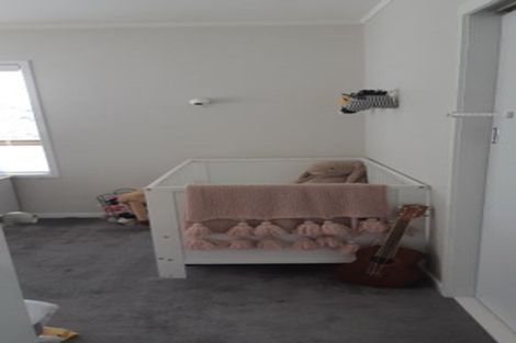 Photo of property in 1/32 Shanaway Rise, Hillcrest, Auckland, 0627