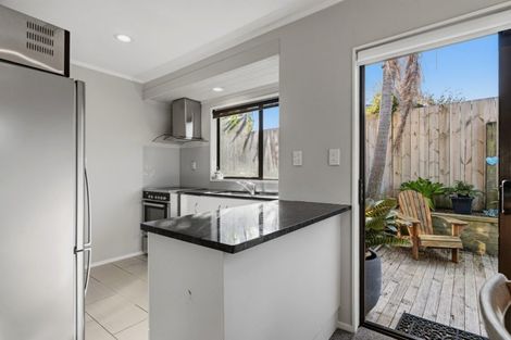 Photo of property in 31b Lyn Grove, Papamoa Beach, Papamoa, 3118