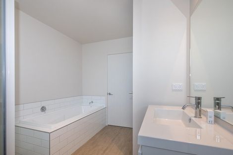 Photo of property in 5 Mount Creighton Crescent, Wanaka, 9305