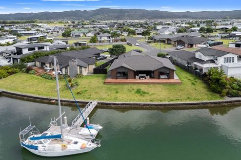 Photo of property in 12 Kelly Place, Whitianga, 3510