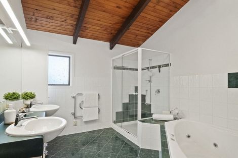 Photo of property in 241a Golf Road, Titirangi, Auckland, 0604