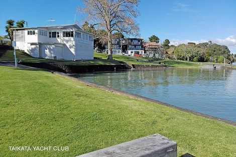 Photo of property in 9 Chapman Road, Te Atatu Peninsula, Auckland, 0610
