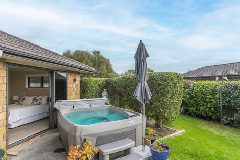 Photo of property in 8 Pateke Way, Paraparaumu Beach, Paraparaumu, 5032
