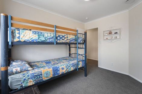 Photo of property in 8 Sunshine Place, Kelvin Grove, Palmerston North, 4414