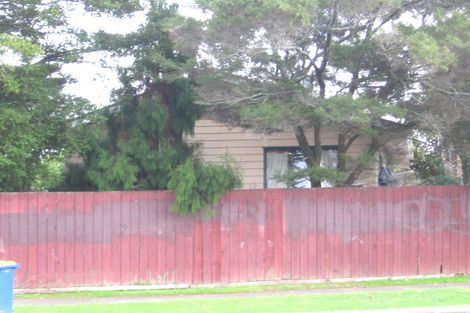Photo of property in 2/153 Bruce Mclaren Road, Henderson, Auckland, 0612