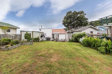 Photo of property in 128 Lyall Parade, Lyall Bay, Wellington, 6022