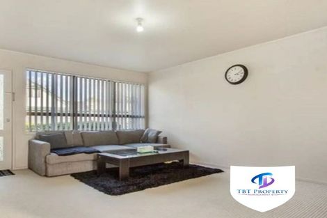 Photo of property in 2/41 Challen Close, Conifer Grove, Takanini, 2112