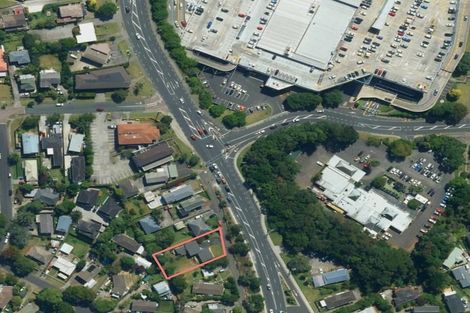 Photo of property in 1/406 Glenfield Road, Glenfield, Auckland, 0629