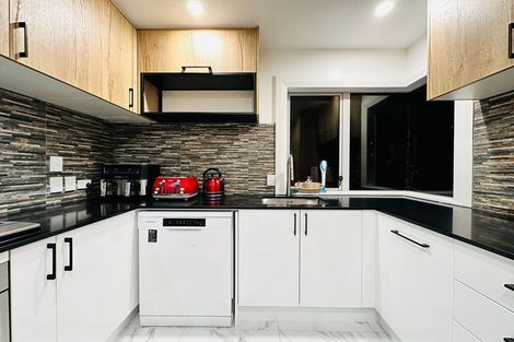 Photo of property in 6 Ronald Woolf Place, Churton Park, Wellington, 6037