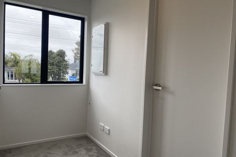 Photo of property in 35c Matipo Road, Te Atatu Peninsula, Auckland, 0610