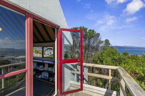 Photo of property in 22 Rakeiora Grove, Korokoro, Lower Hutt, 5012