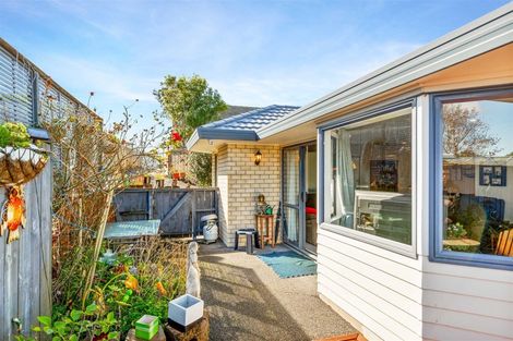 Photo of property in 41a Luckens Road, West Harbour, Auckland, 0618