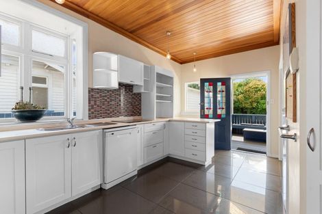 Photo of property in 17 Milverton Avenue, Hokowhitu, Palmerston North, 4410