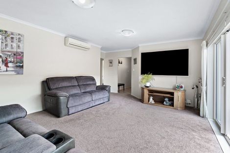 Photo of property in 6 Harobed Place, Weymouth, Auckland, 2103