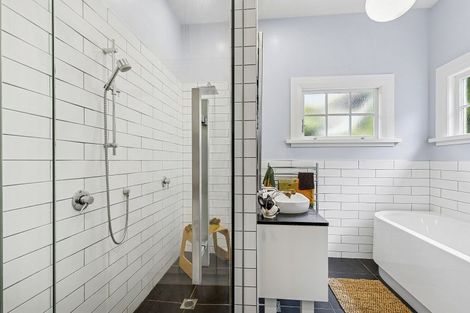 Photo of property in 39 Mills Road, Brooklyn, Wellington, 6021