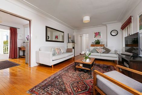 Photo of property in 47 Forrest Hill Road, Milford, Auckland, 0620