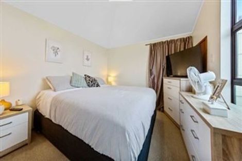 Photo of property in 5 Miramar Place, Pakuranga, Auckland, 2010