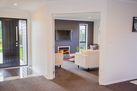 Photo of property in 52 Norfolk Drive, Cambridge, 3434