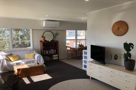 Photo of property in 2 Anne Road, Hillcrest, Auckland, 0627