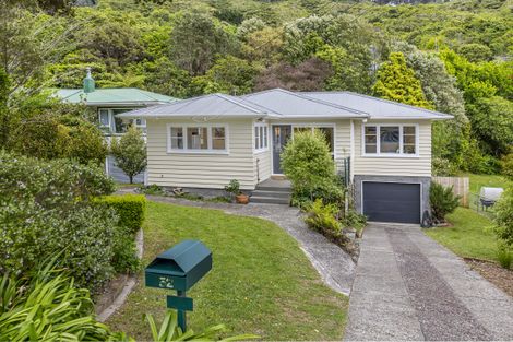 Photo of property in 52 Chester Road, Tawa, Wellington, 5028