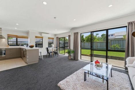 Photo of property in 25a Mcinnes Road, Weymouth, Auckland, 2103