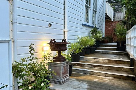 Photo of property in 144 Kelburn Parade, Kelburn, Wellington, 6012