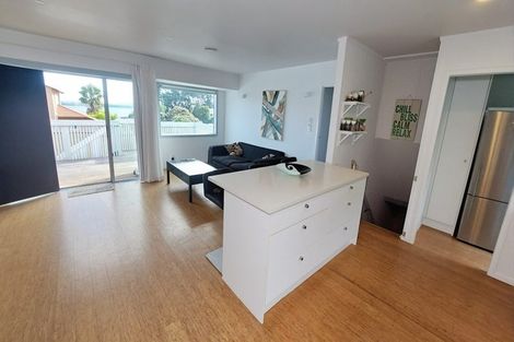 Photo of property in 1/5a Pullum Street, Birkenhead, Auckland, 0626
