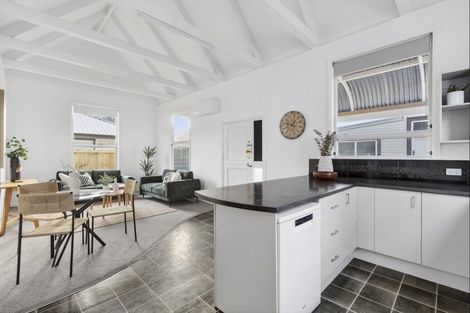 Photo of property in 2/201 Victoria Street, Cambridge, 3434