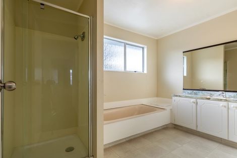 Photo of property in 68 Kohekohe Street, New Lynn, Auckland, 0600