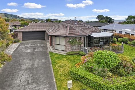 Photo of property in 4 Cranbrook Grove, Waikanae, 5036