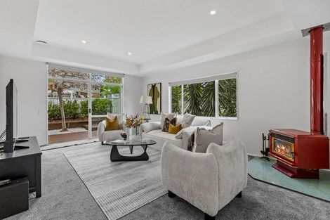 Photo of property in 5 Oystergrove Road, West Harbour, Auckland, 0618
