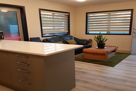 Photo of property in 208 Don Buck Road, Massey, Auckland, 0614