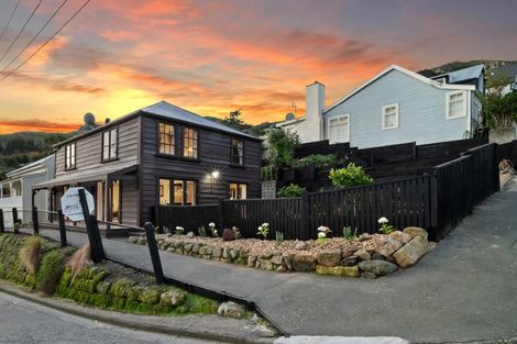 Photo of property in 2a Ripon Street, Lyttelton, 8082