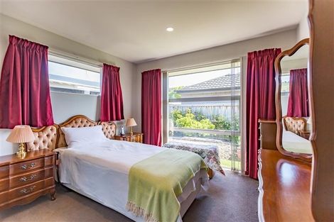 Photo of property in 27 Wilsons Road South, Saint Martins, Christchurch, 8022