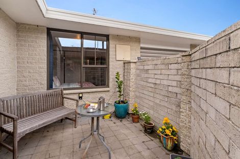 Photo of property in 37 Karnak Crescent, Russley, Christchurch, 8042