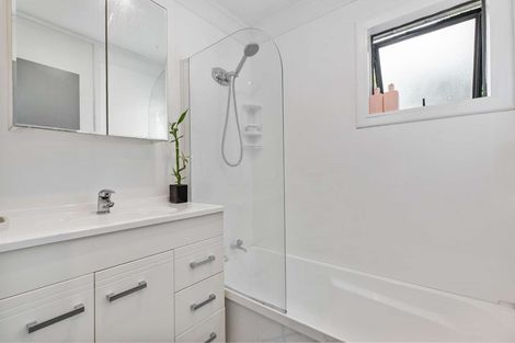 Photo of property in 2/10 Jarrah Place, Massey, Auckland, 0614