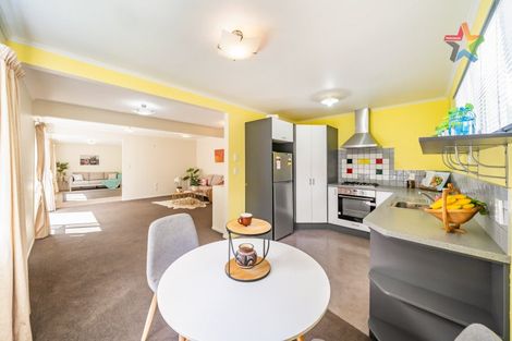 Photo of property in 28 Lincoln Avenue, Tawa, Wellington, 5028