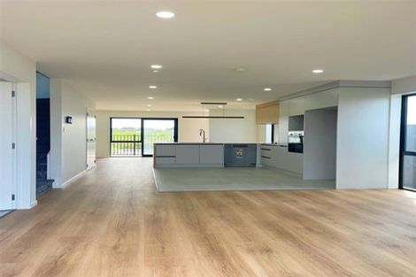 Photo of property in 8 Harikoa Way, Karaka, 2113