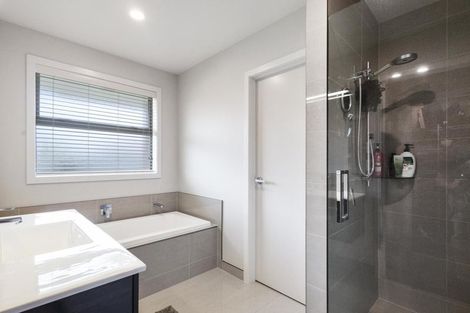 Photo of property in 16 Lilac Close, Cambridge, 3434