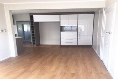 Photo of property in 4 Gill Avenue, Te Atatu Peninsula, Auckland, 0610