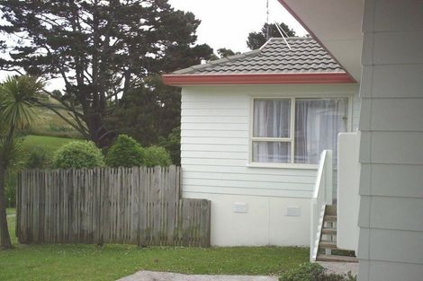 Photo of property in 2/2 Rook Place, Unsworth Heights, Auckland, 0632