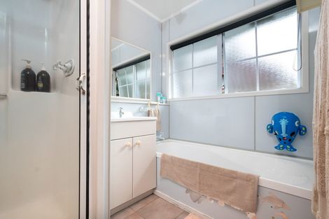 Photo of property in 48 Donovan Avenue, Massey, Auckland, 0614